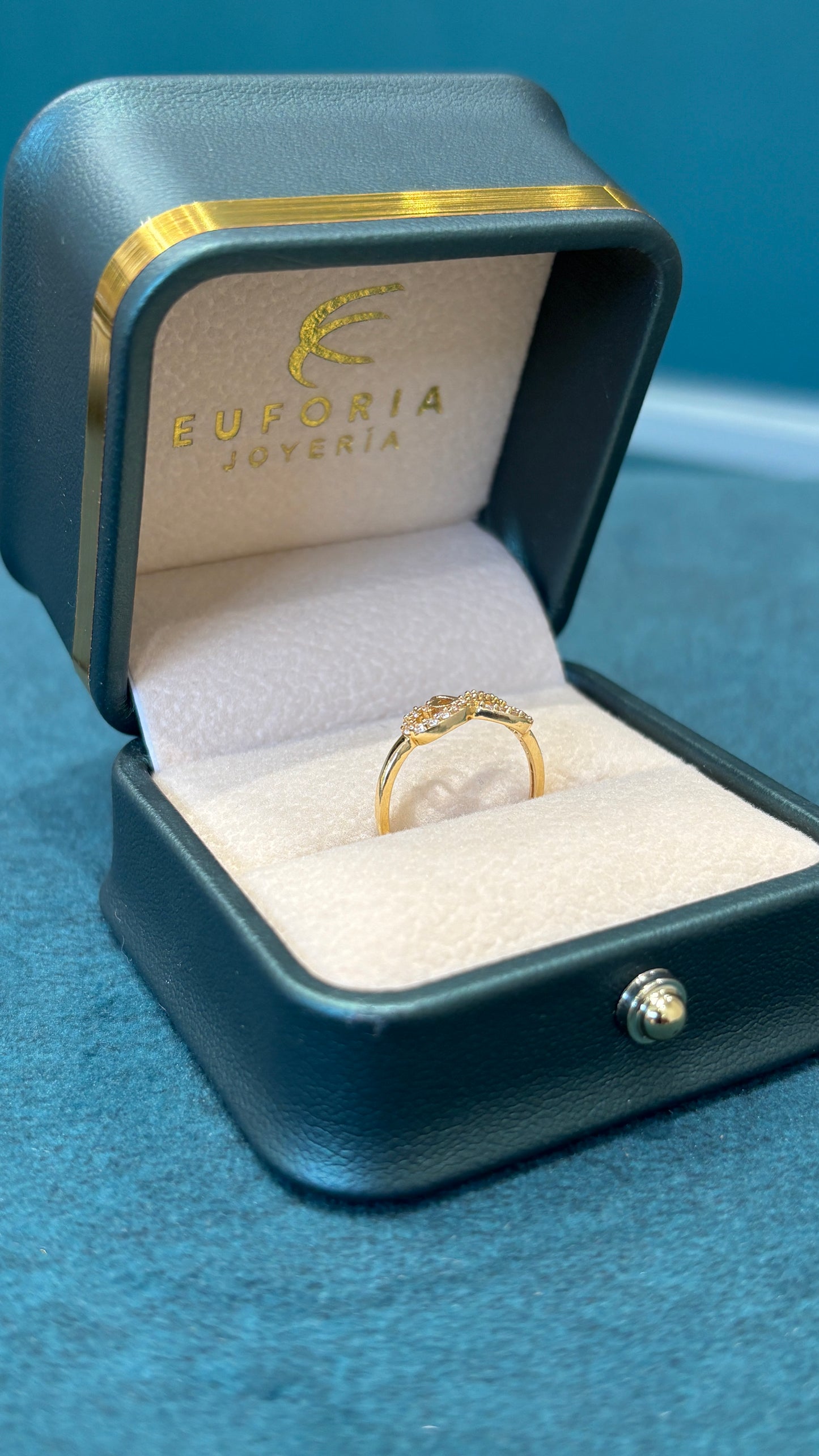 Anillo infinito circones blancos - Oro nacional / talla 4 ½ - 1.2 gr