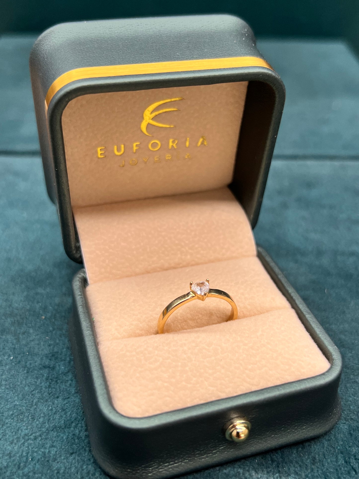 Anillo SOLITARIO circon CORAZON / talla 6 ¾ / 2.2gr / Oro nacional