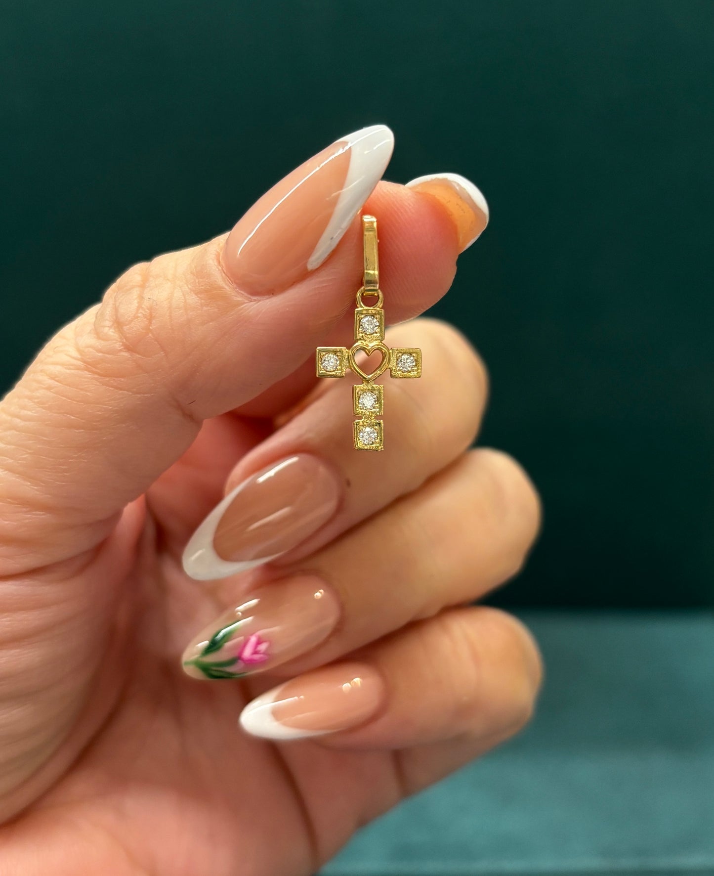 Dije cruz con circones - Oro nacional / 1.1 gr