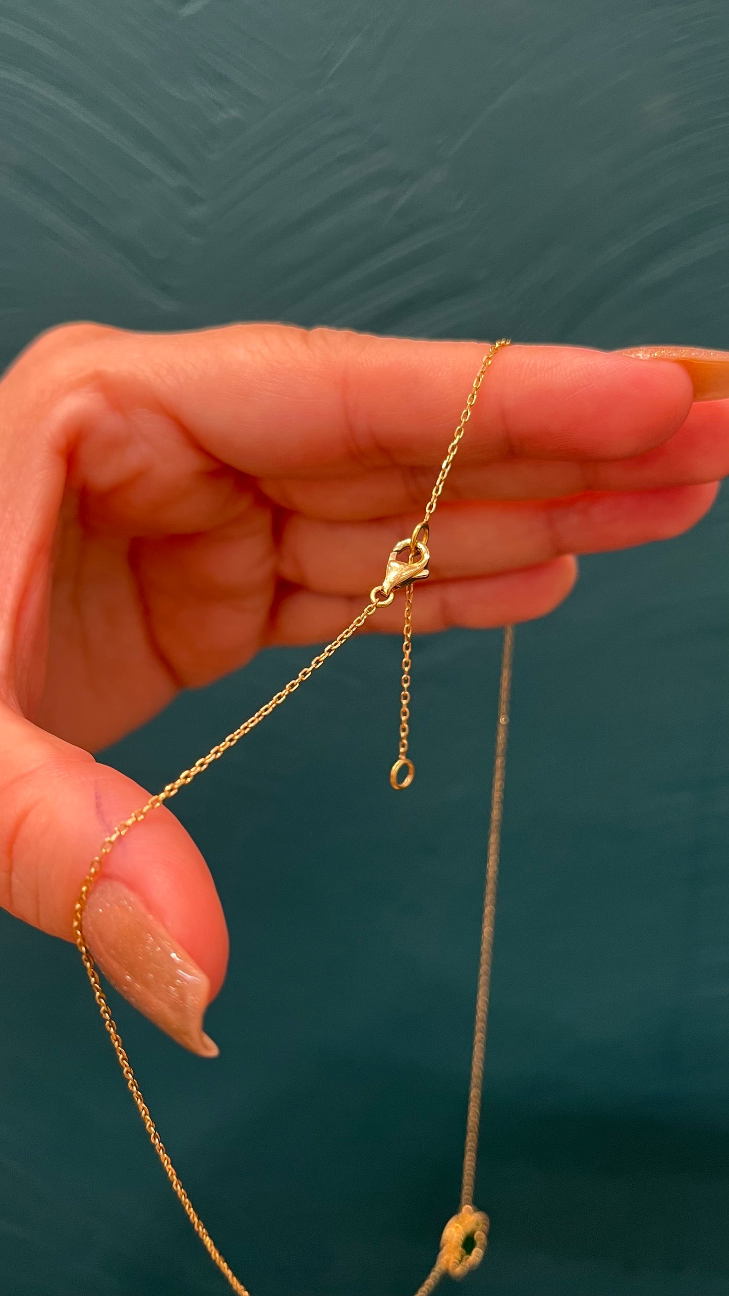 Cadena VC con dije incluido Oro italiano especial -45 cm ajustable / 3.0 GR