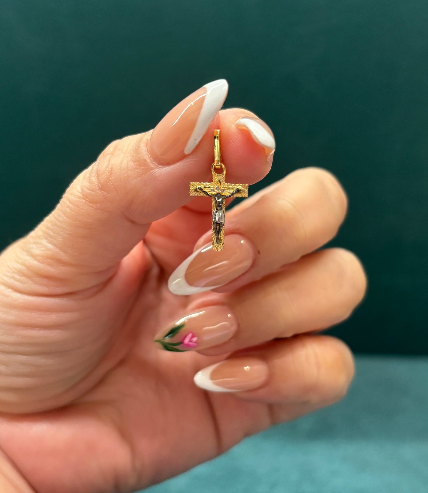Dije mini Cristo dos oros - Oro nacional / 0.8 gr