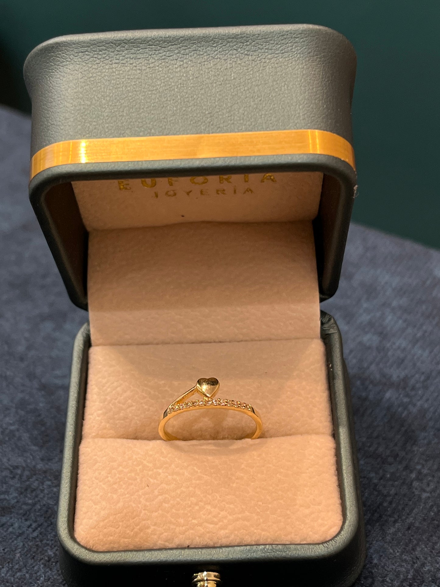 Anillo corazón / talla 6½ / 1.7 gr / ORO NACIONAL