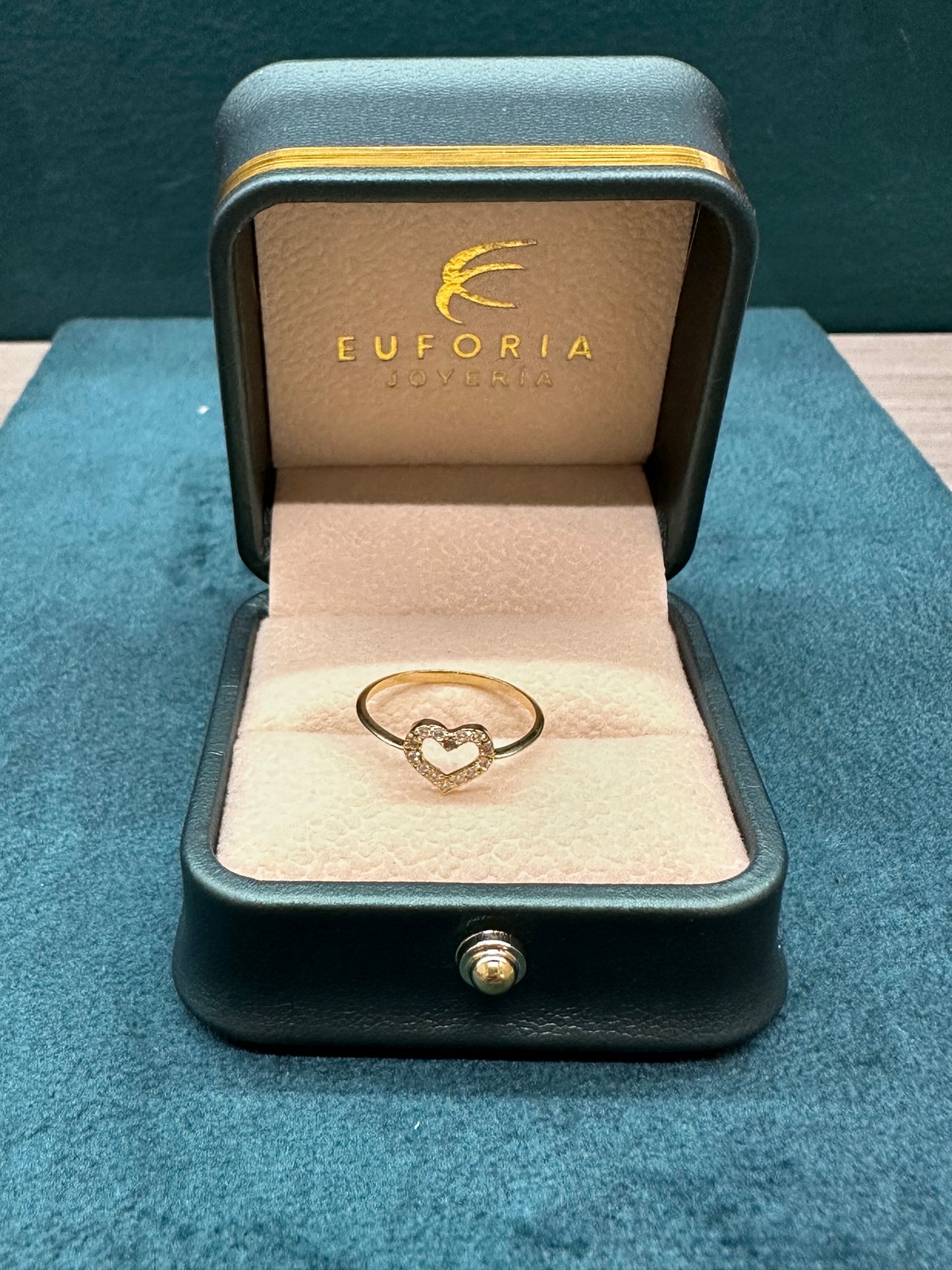 Anillo corazón de circones / Oro nacional - talla 8 / 1.0 Gr