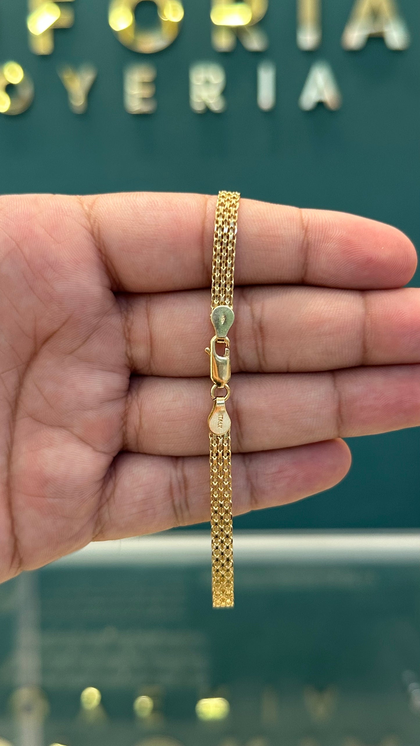 Pulso chino macizo - Oro italiano / 5.9 gr - 20.5 cm