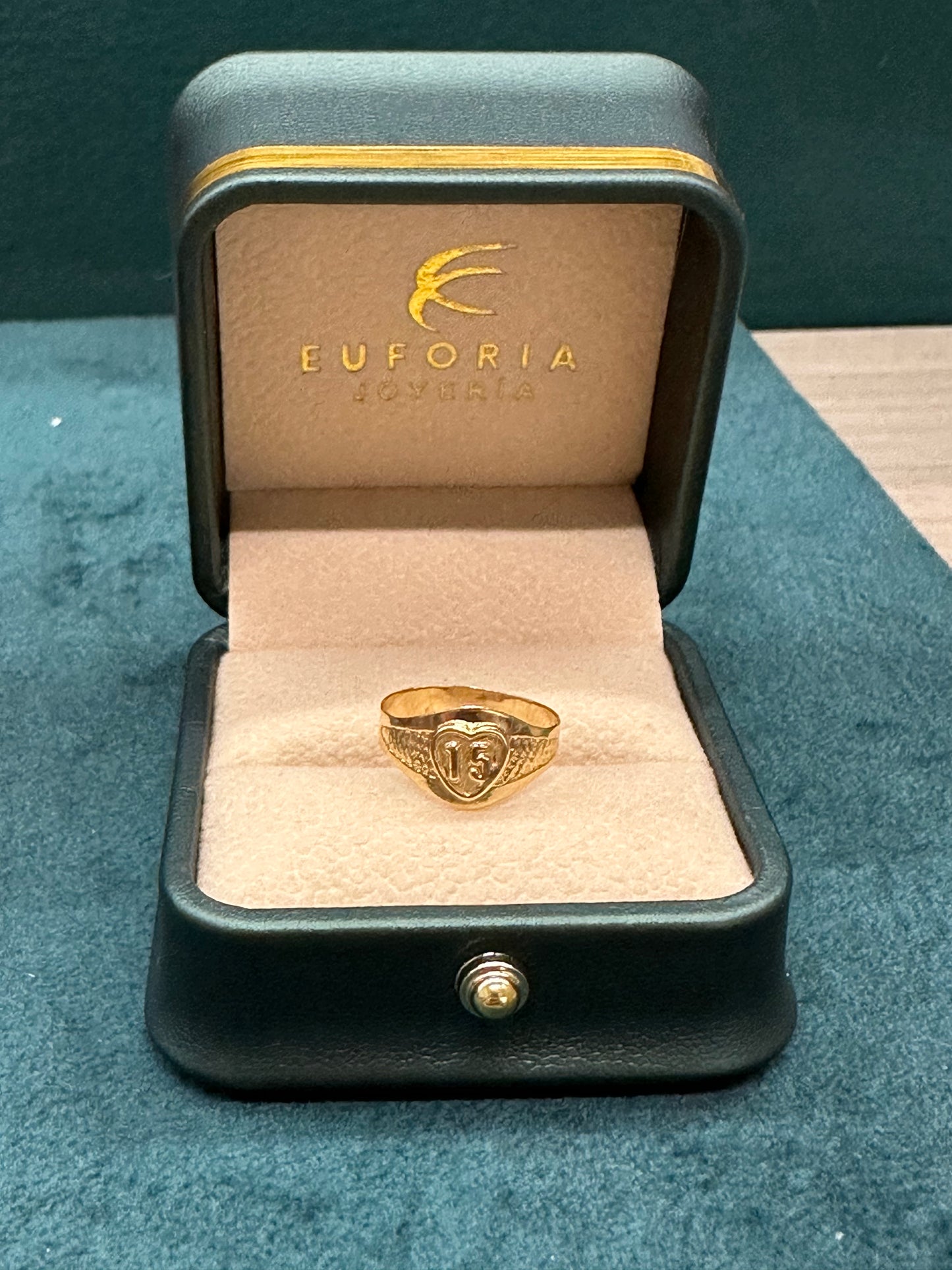 Anillo 15 años / Oro nacional - talla 5 / 1.3 Gr