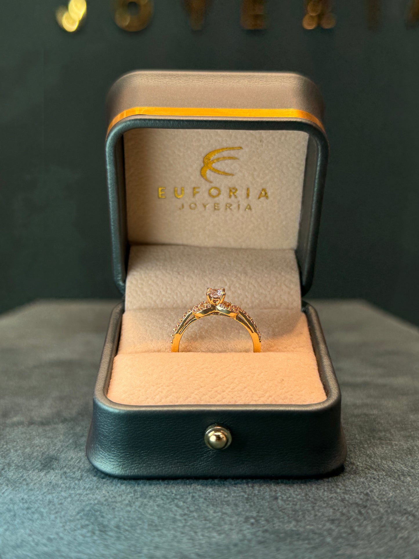 anillo solitario infinito circones / talla 7½ / 2.7 gr / ORO NACIONAL