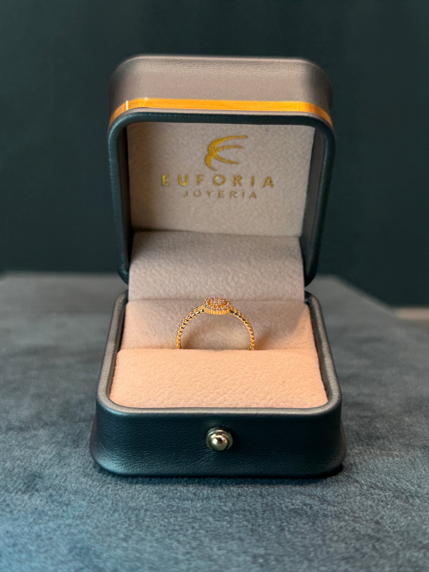 Anillo solitario circones / talla 6 / 2.2 gr / ORO NACIONAL