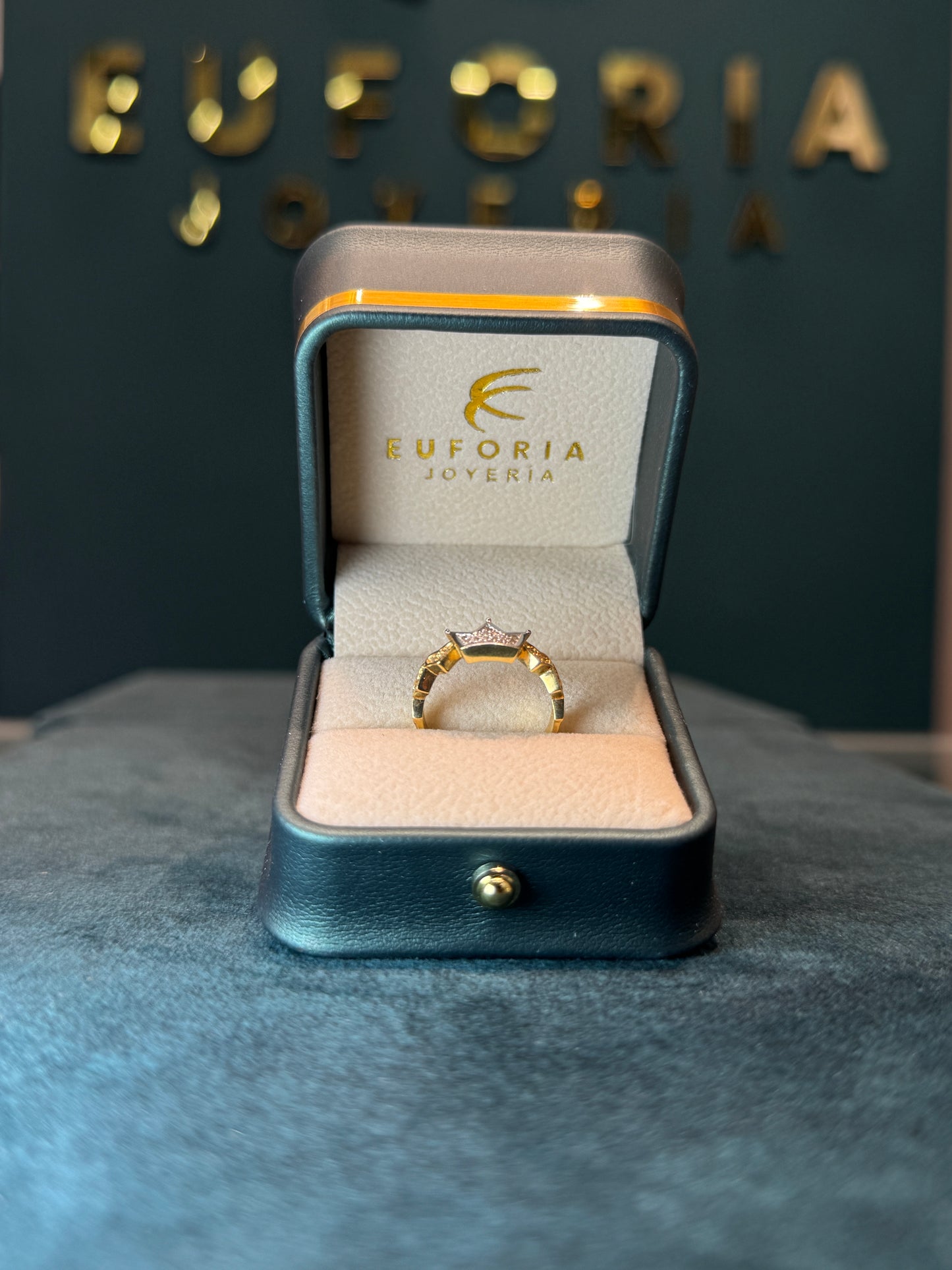 Anillo dama corona circones / talla 7 / 3.4 gr / ORO NACIONAL