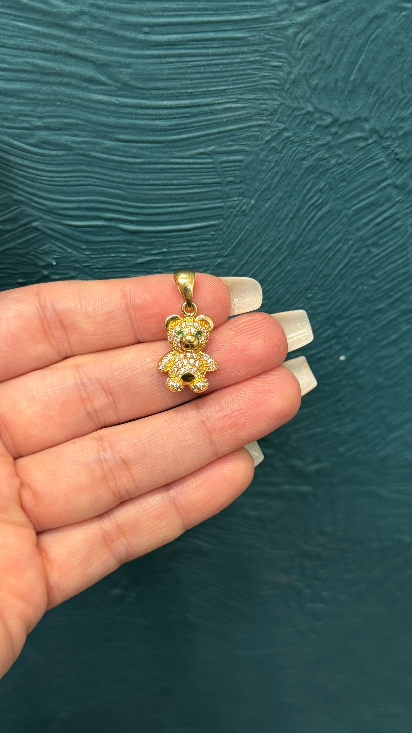 dije oso circones verdes y blancos / 3.5 gr