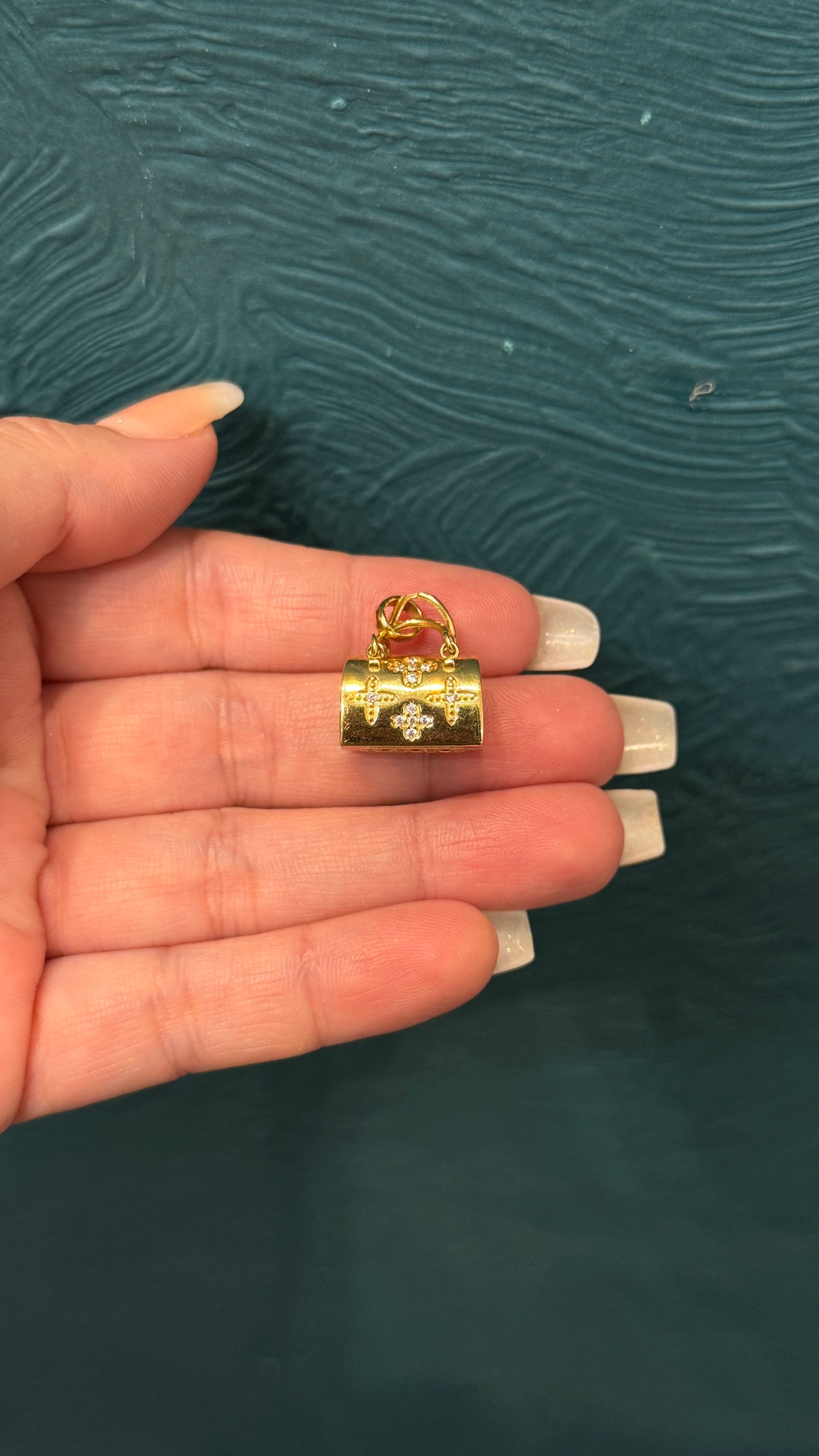 Dije BOLSO LV / 4.9 gr