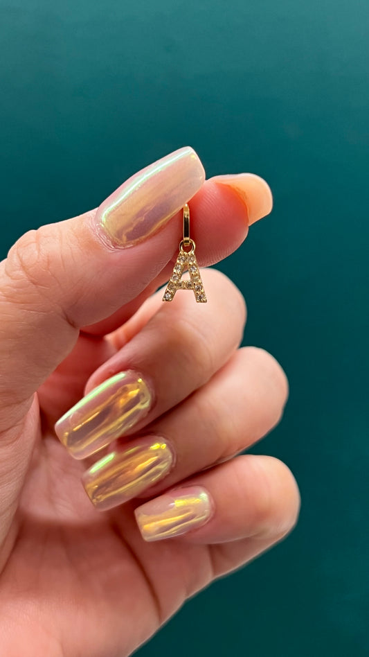 Dijes mini inicial con circones / de 0.5 a 0.8 gr