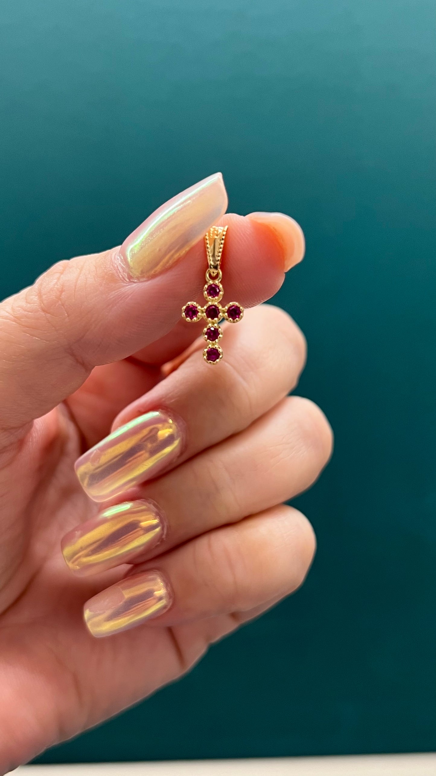 Dije en forma de cruz circones rosados oro nacional / 0.7 gr