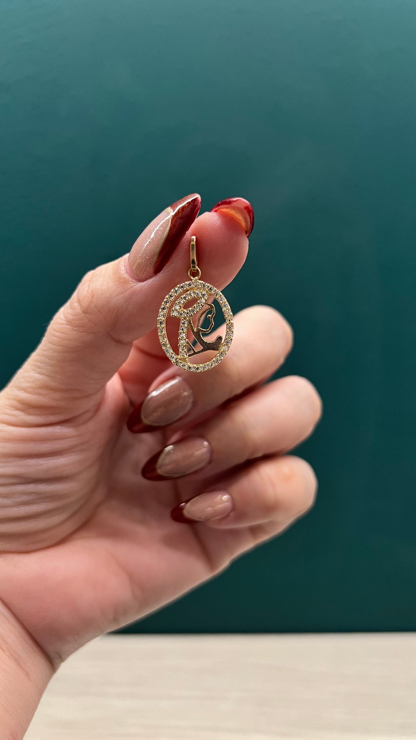 Dije de Virgen con circones - Oro nacional - 2.0 gr