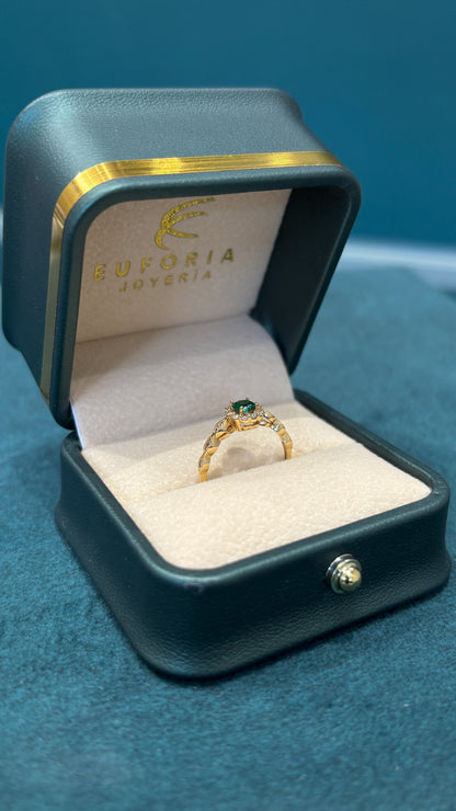 Anillo de dama circón verde - Oro nacional / talla 5 ½ - 1.7 gr