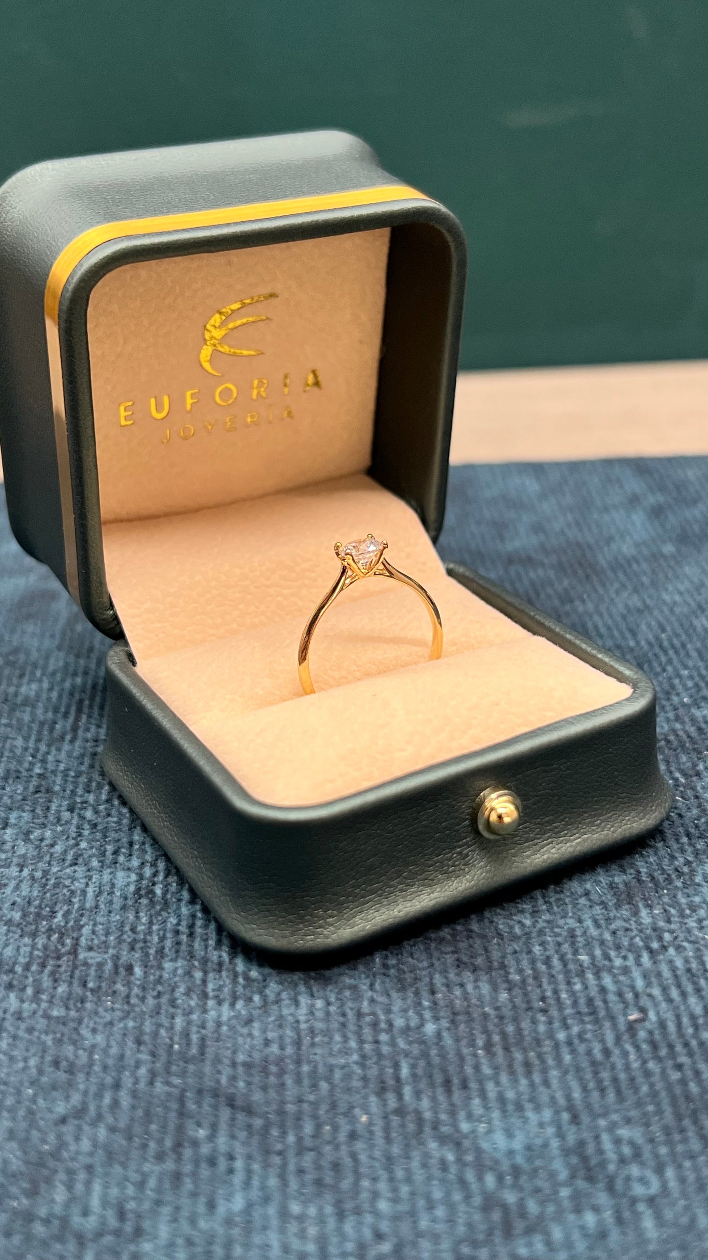 Anillo de dama solitario liso
