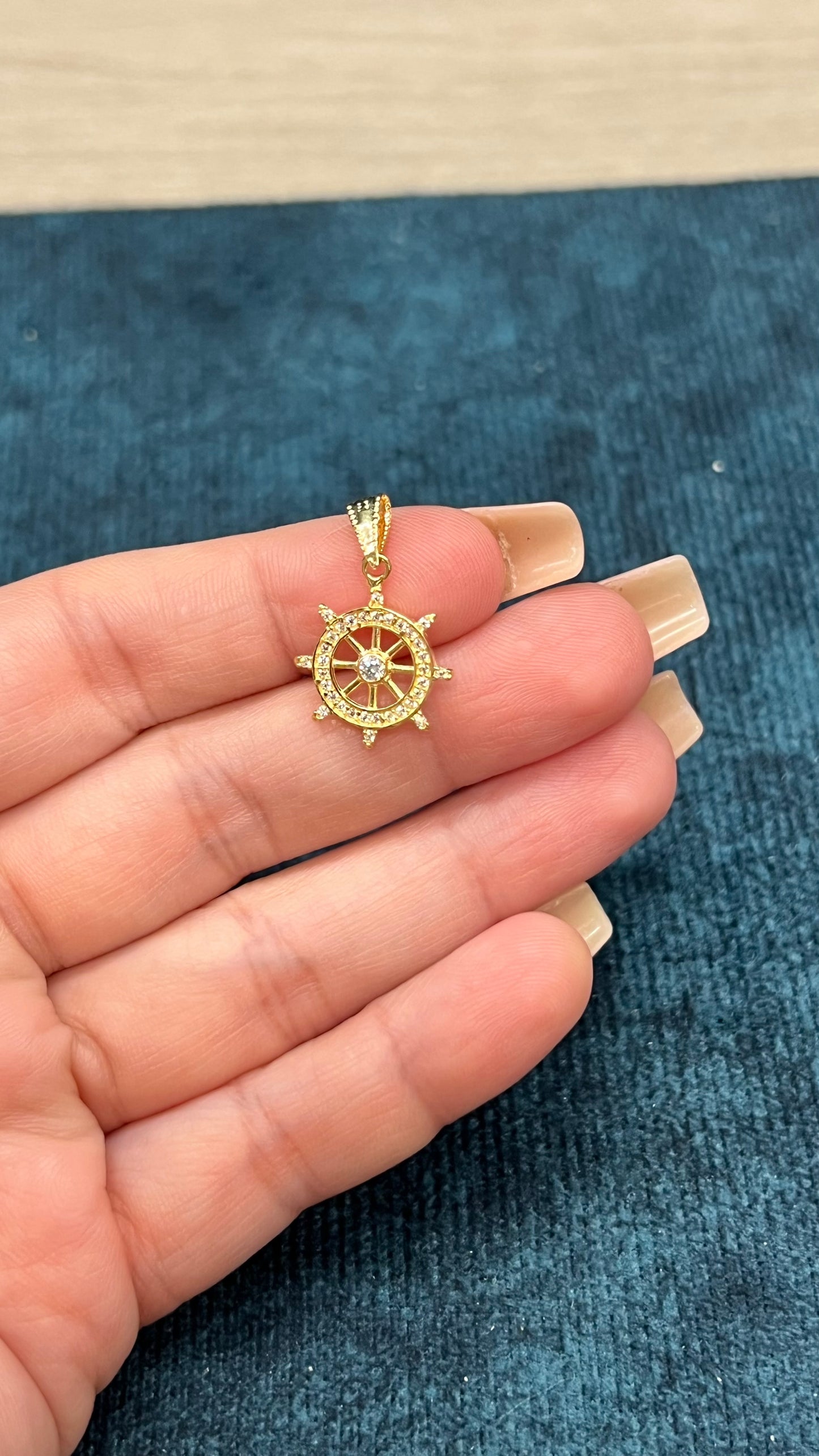 Dije timón con circones, Oro nacional / 1.3 GR