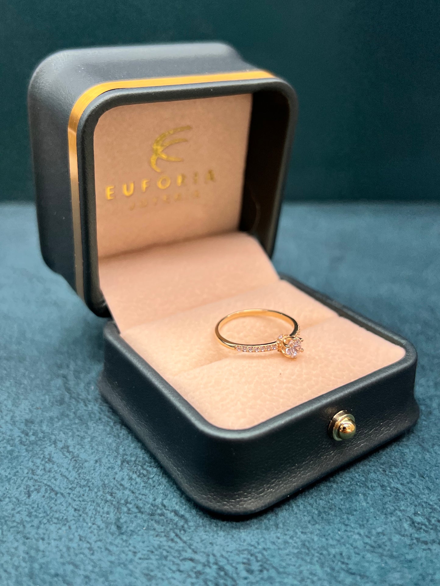Anillo solitario dama - Oro nacional / 1.3 Gr - 5 ¼