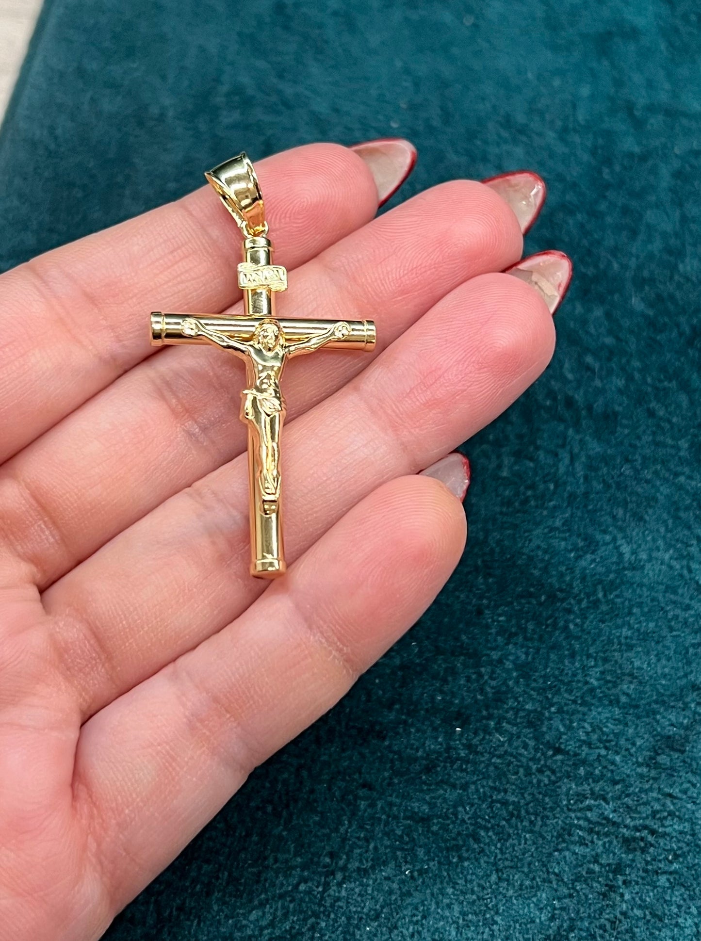 Dije de cruz troquelado - Oro nacional / 2.3 gr