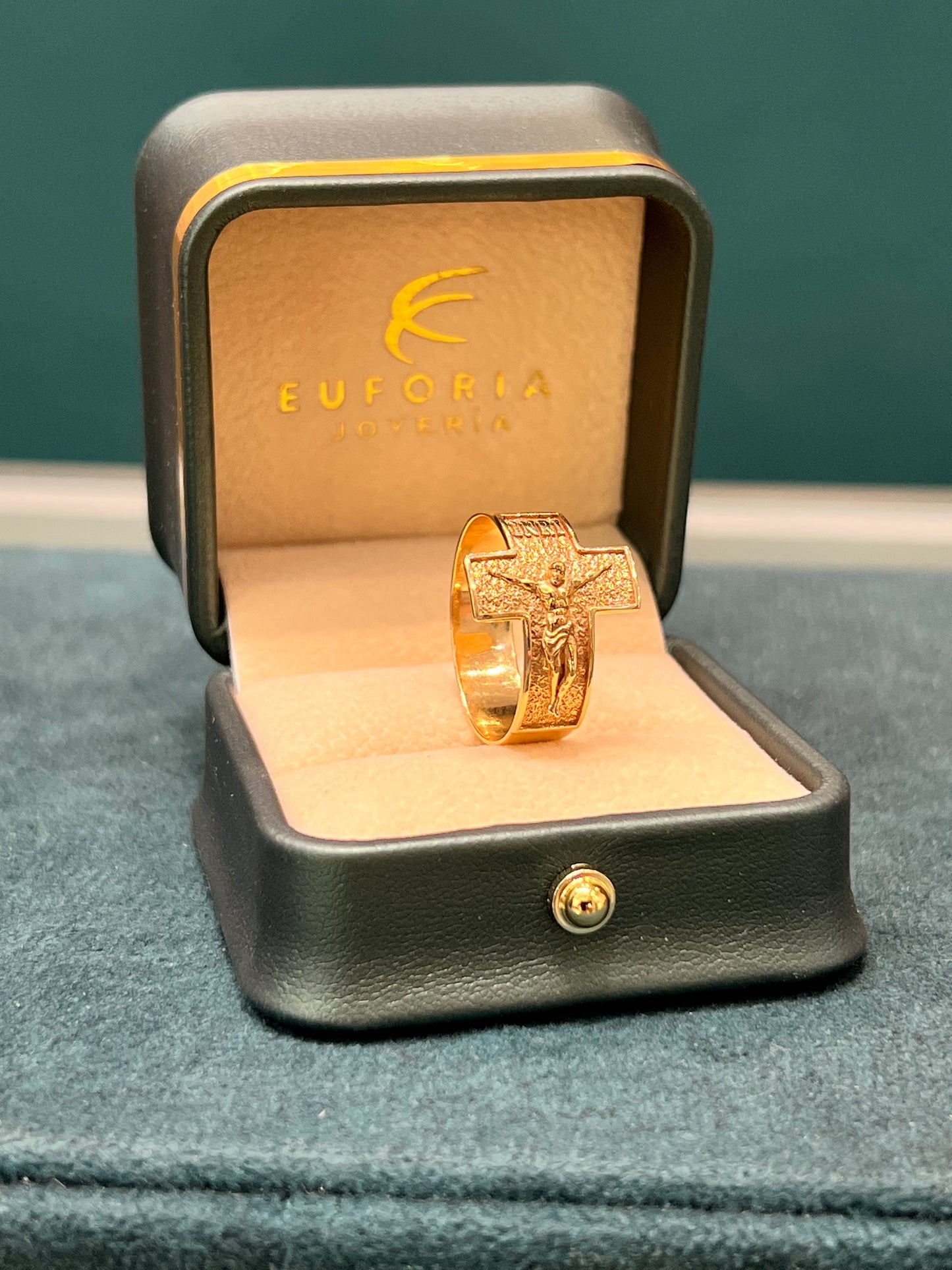 Anillo cristo de caballero - Oro nacional - todas las tallas disponibles / 5.1 Gr - talla 10½