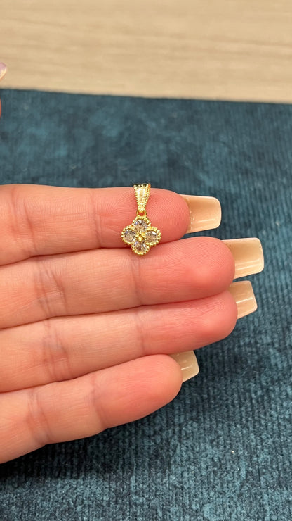 Dije VC con circones , Oro nacional / 1.0 GR