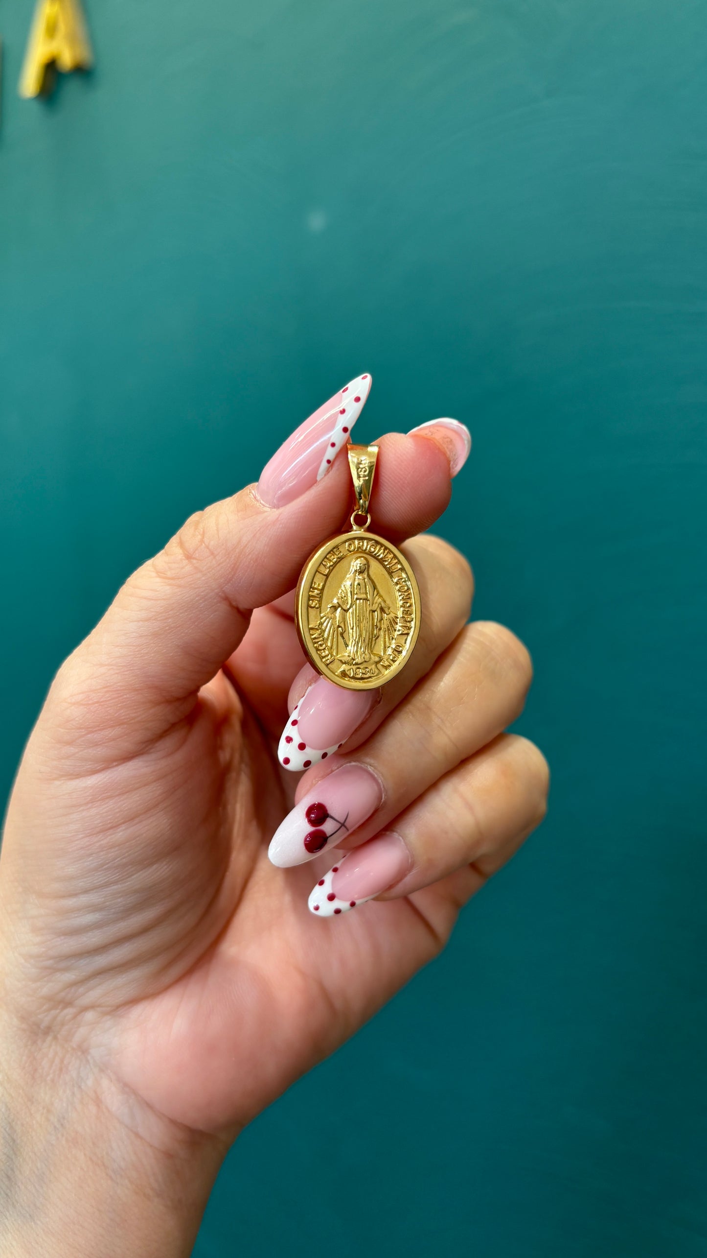 Dije virgen milagrosa - Oro nacional / 2.1 gr