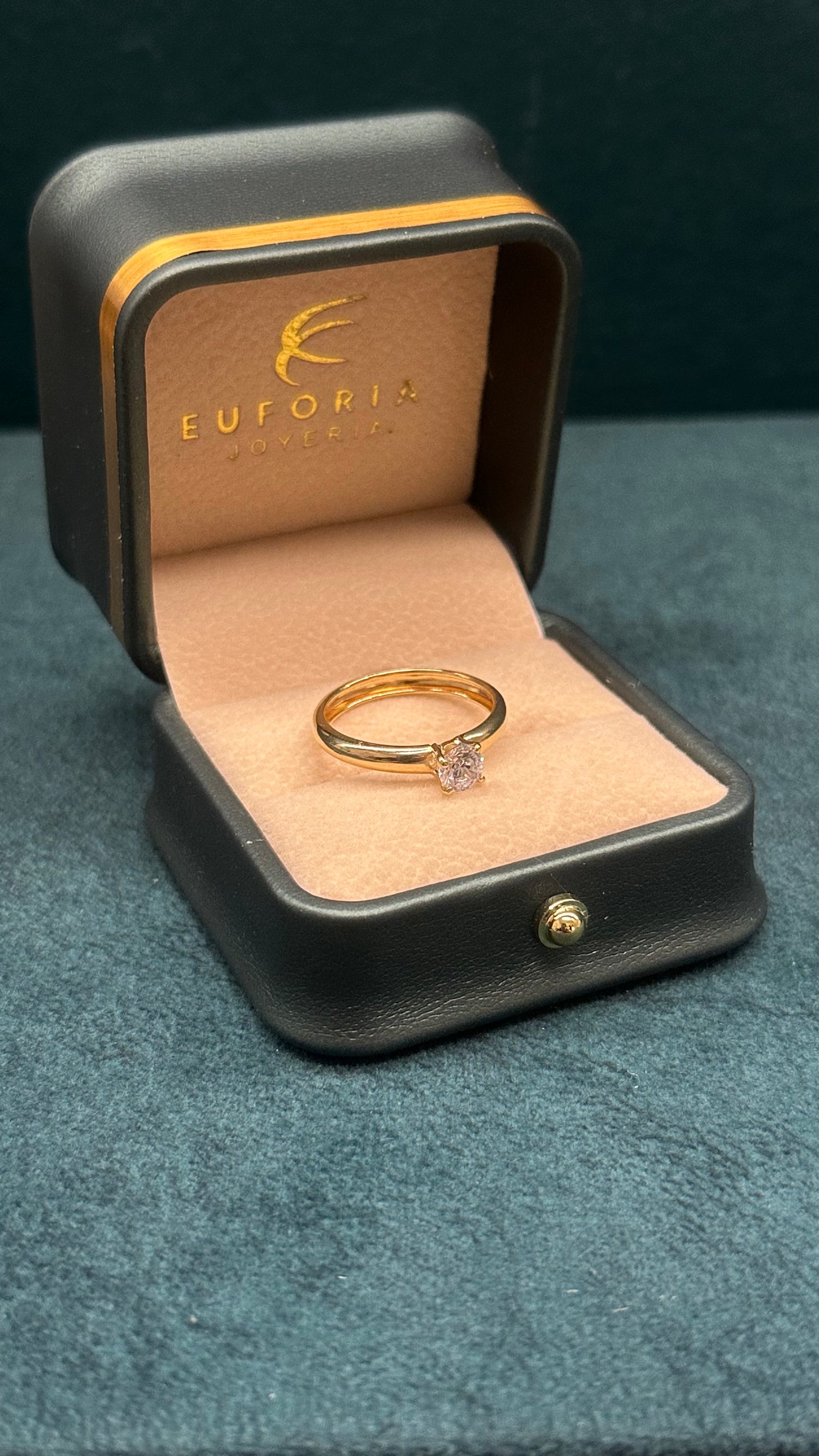 Anillo de dama - Oro nacional - talla 8 / 1.5 Gr