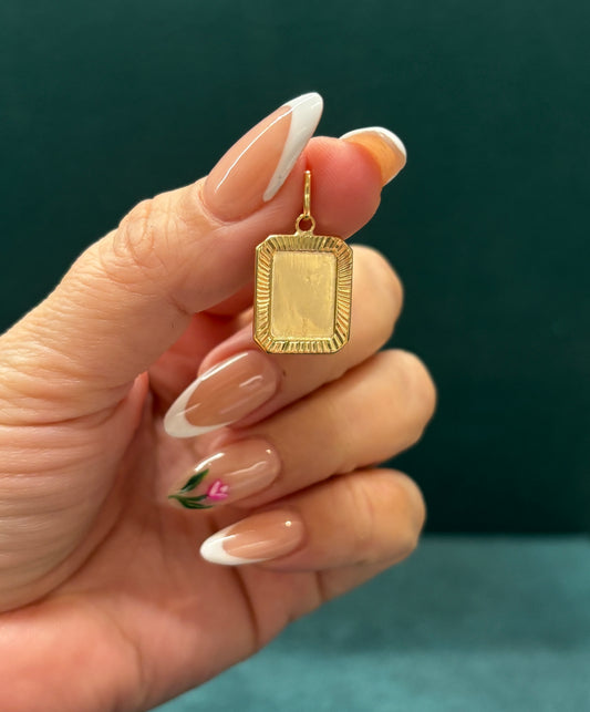 Dije de placa para fotograbar - Oro nacional / alto 1.5 cm ancho 1.0 cm / 0.6 gr