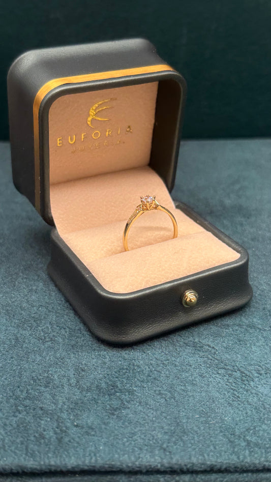Anillo de dama con circones - talla 8 / 1.9 Gr