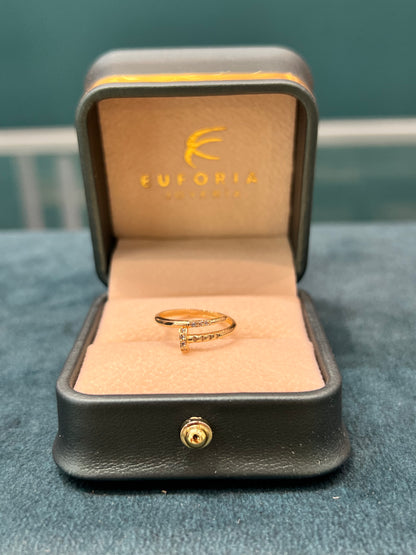 Anillo en forma de clavo CRT / TALLA 4 ¾ / 1.1 gr / Oro nacional