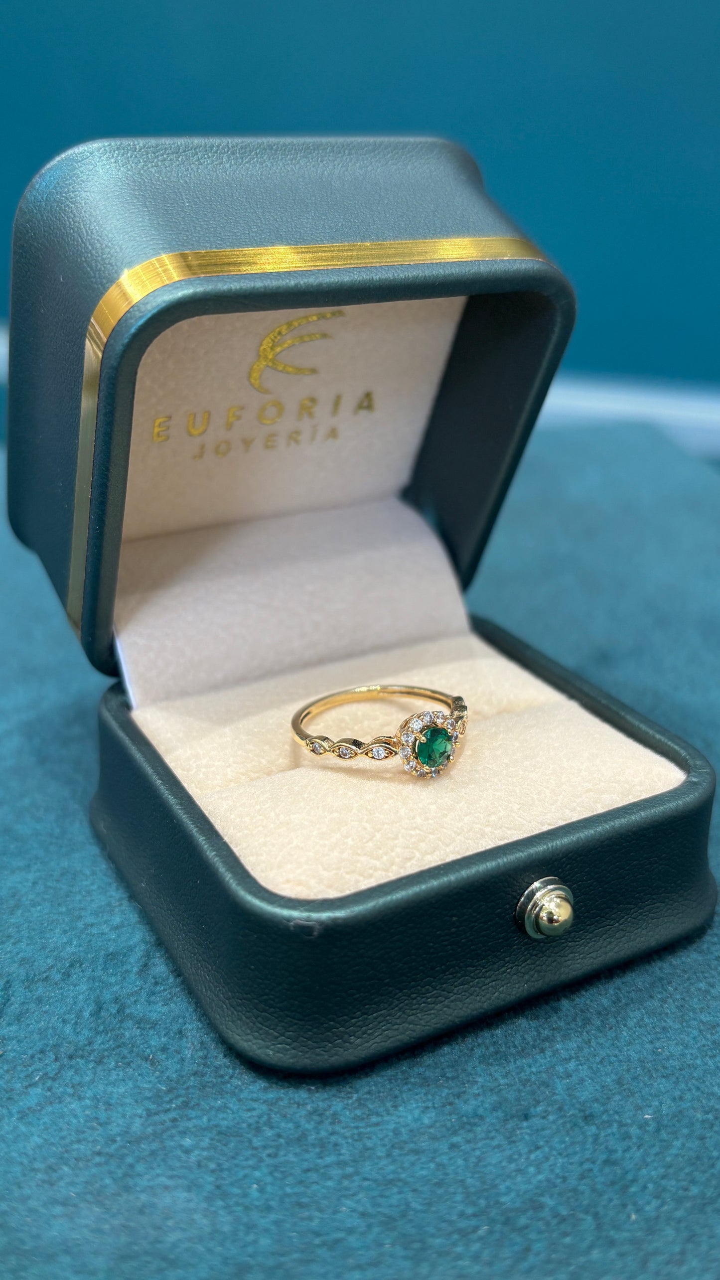 Anillo de dama circón verde - Oro nacional / talla 5 ½ - 1.7 gr