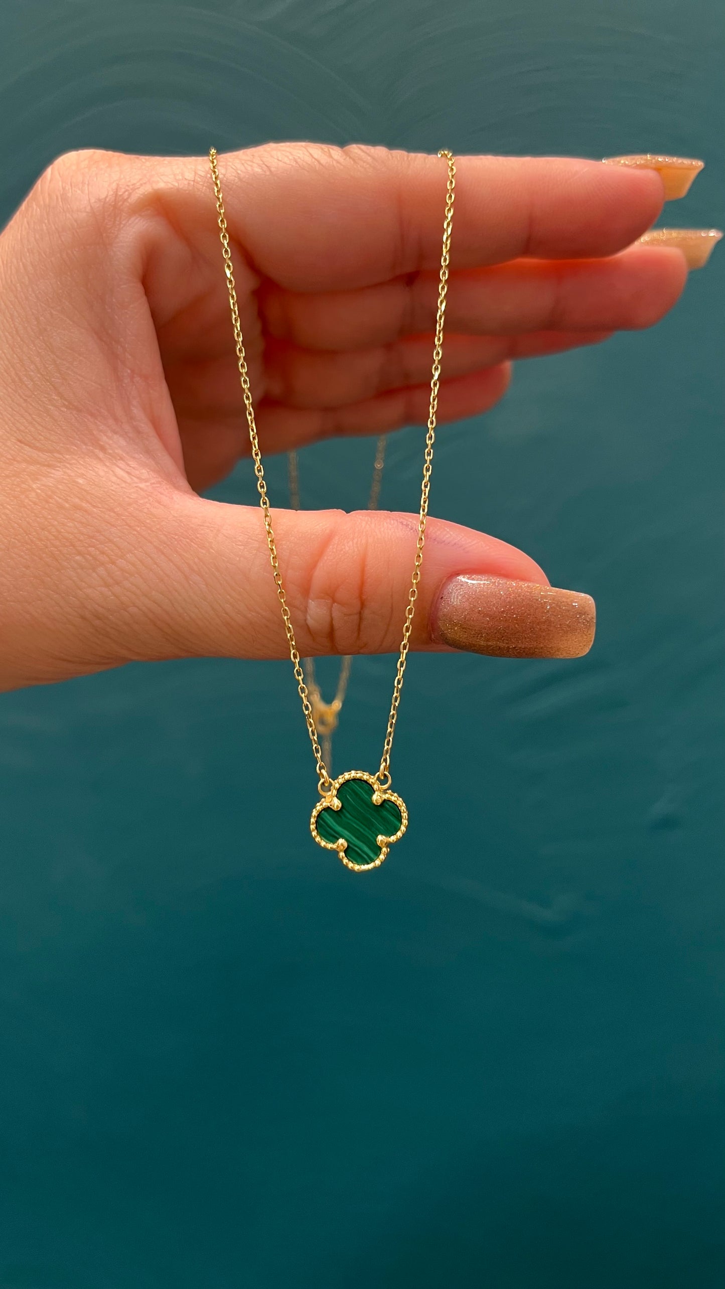 Cadena VC con dije incluido Oro italiano especial -45 cm ajustable / 3.0 GR