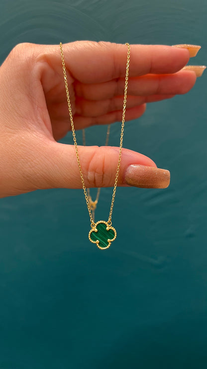 Cadena VC con dije incluido Oro italiano especial -45 cm ajustable / 3.0 GR