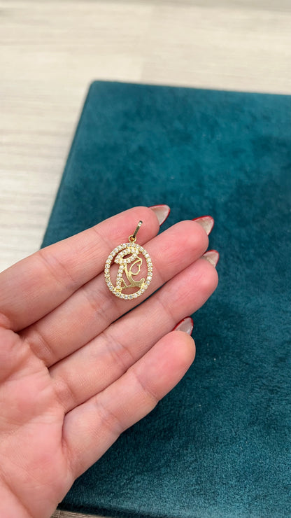 Dije de Virgen con circones - Oro nacional - 2.0 gr