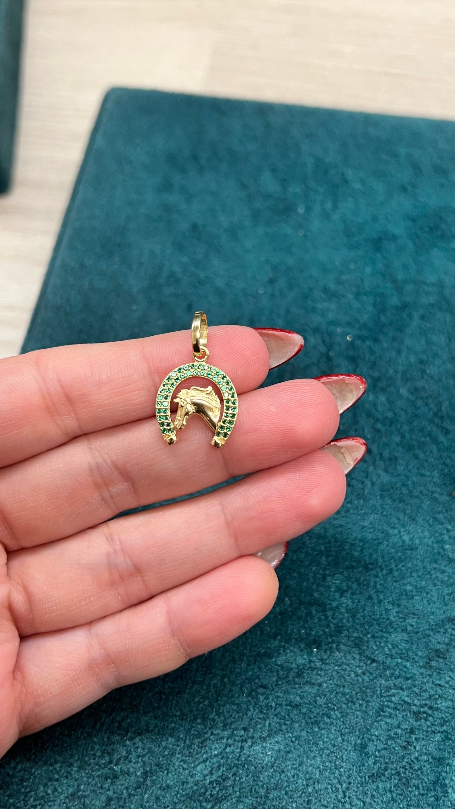 Dije herraje con caballo - Oro nacional / 1.6 gr