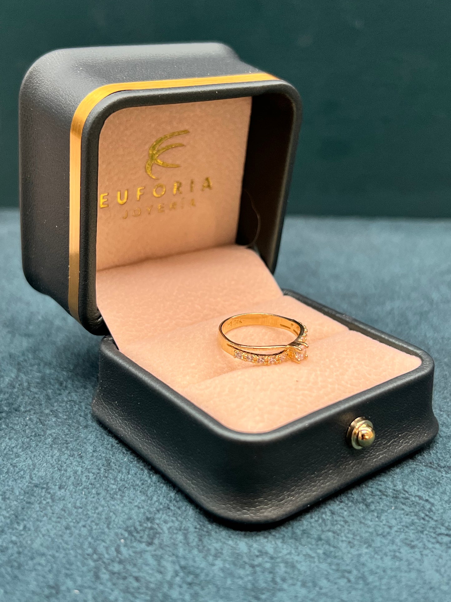 Anillo solitario de dama - Oro nacional  / 1.9 Gr talla 5