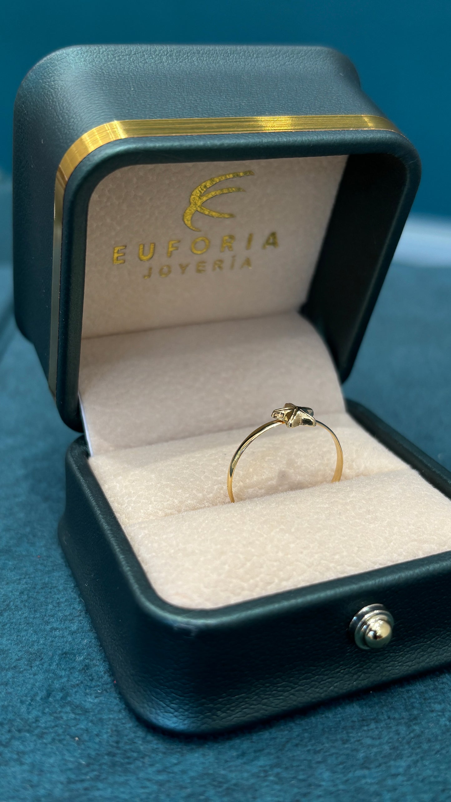 Anillo de dama forma estrella - Oro nacional / talla 7 - 0.8 gr