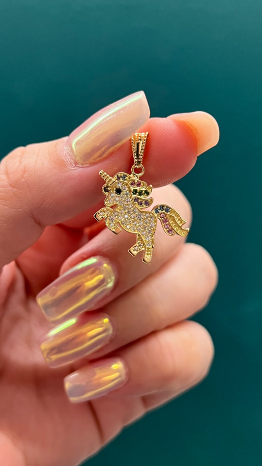Dije unicornio circones de colores, Oro nacional / 2.6 GR