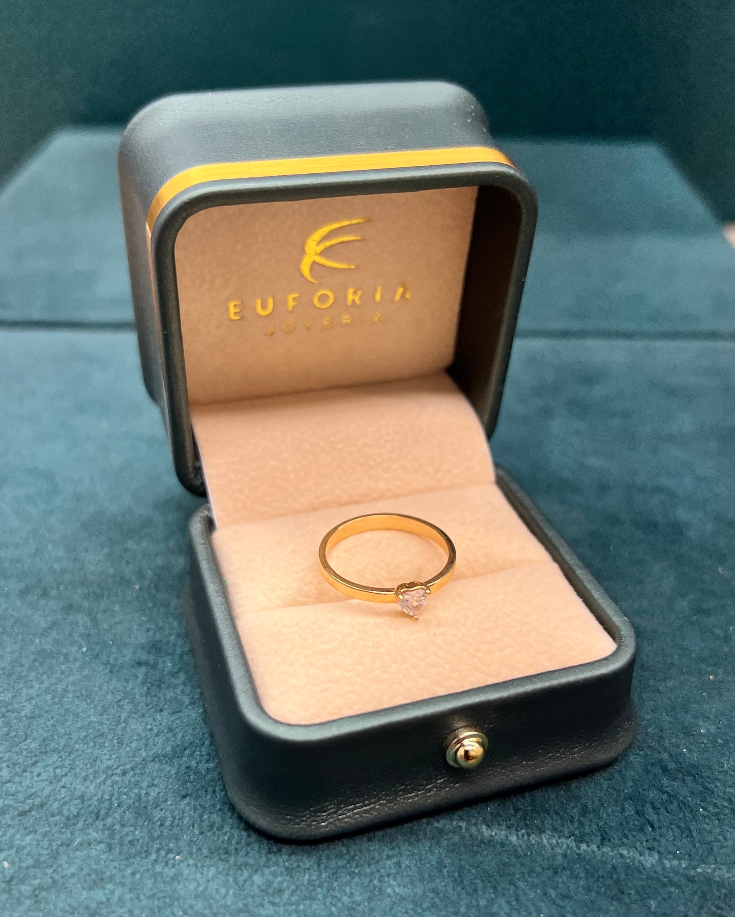 Anillo SOLITARIO circon CORAZON / talla 6 ¾ / 2.2gr / Oro nacional