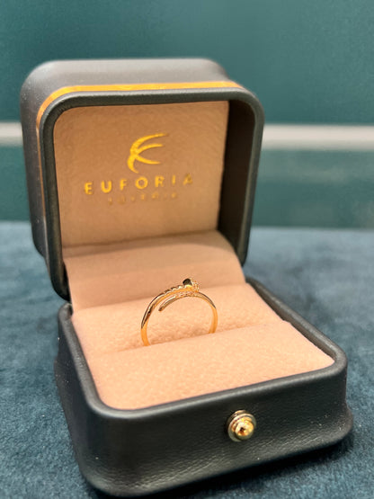 Anillo en forma de clavo CRT / TALLA 4 ¾ / 1.1 gr / Oro nacional