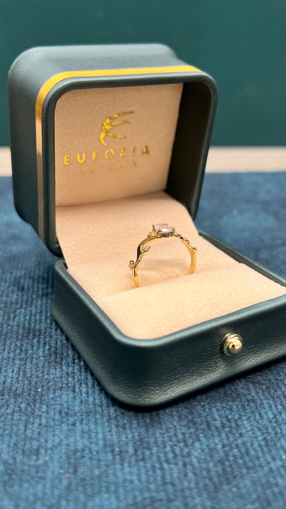 Anillo solitario de dama forma de flor y circones