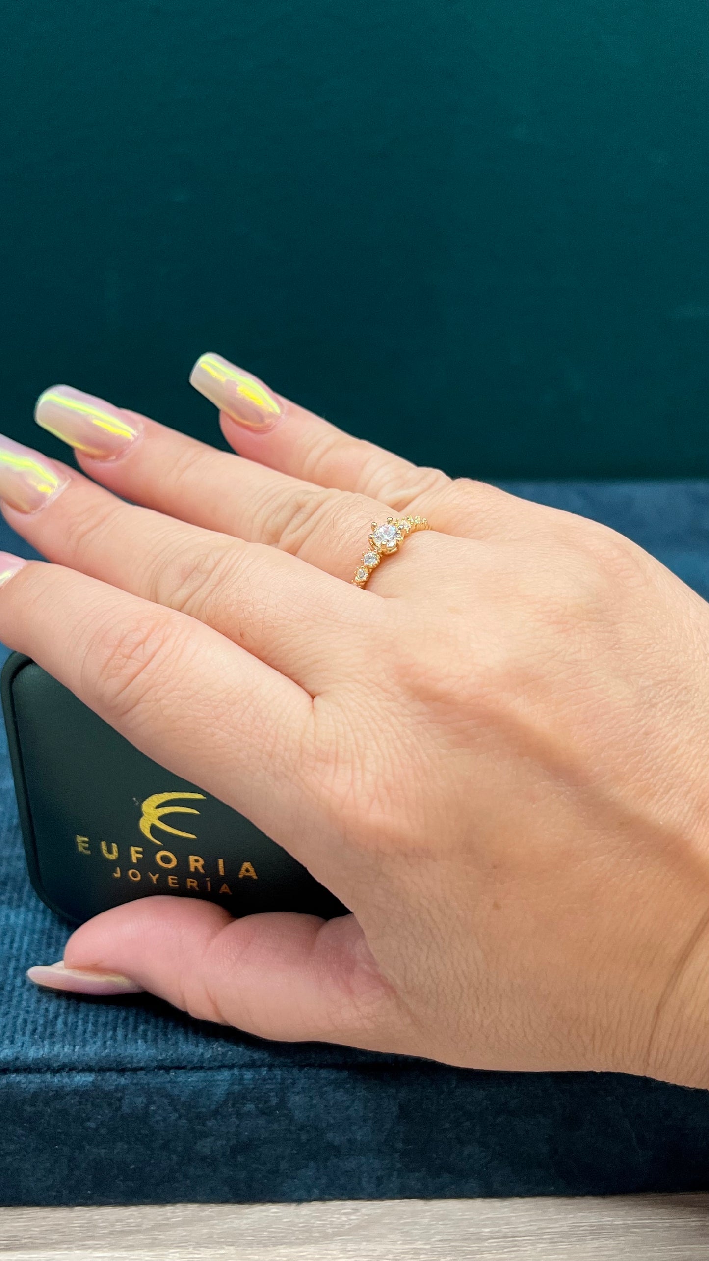 Anillo solitario de dama con circones