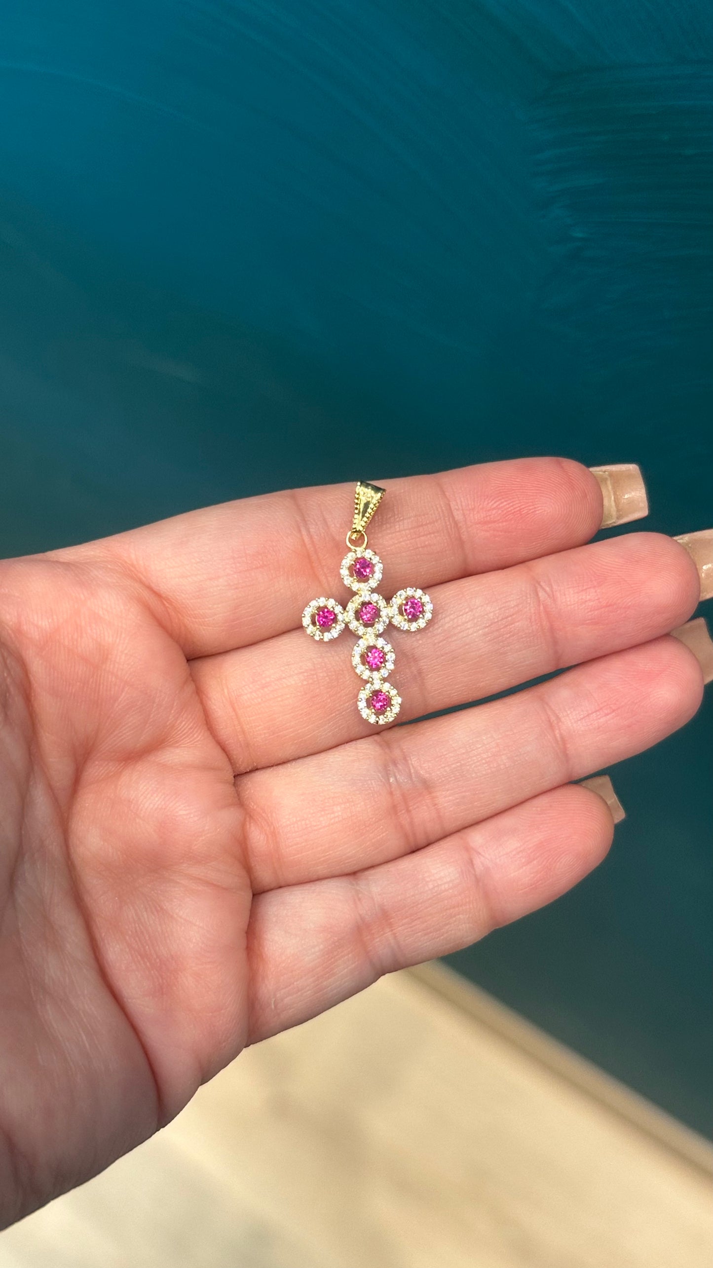 Dije de Cruz circones rosados - Oro nacional / 1.7 gr
