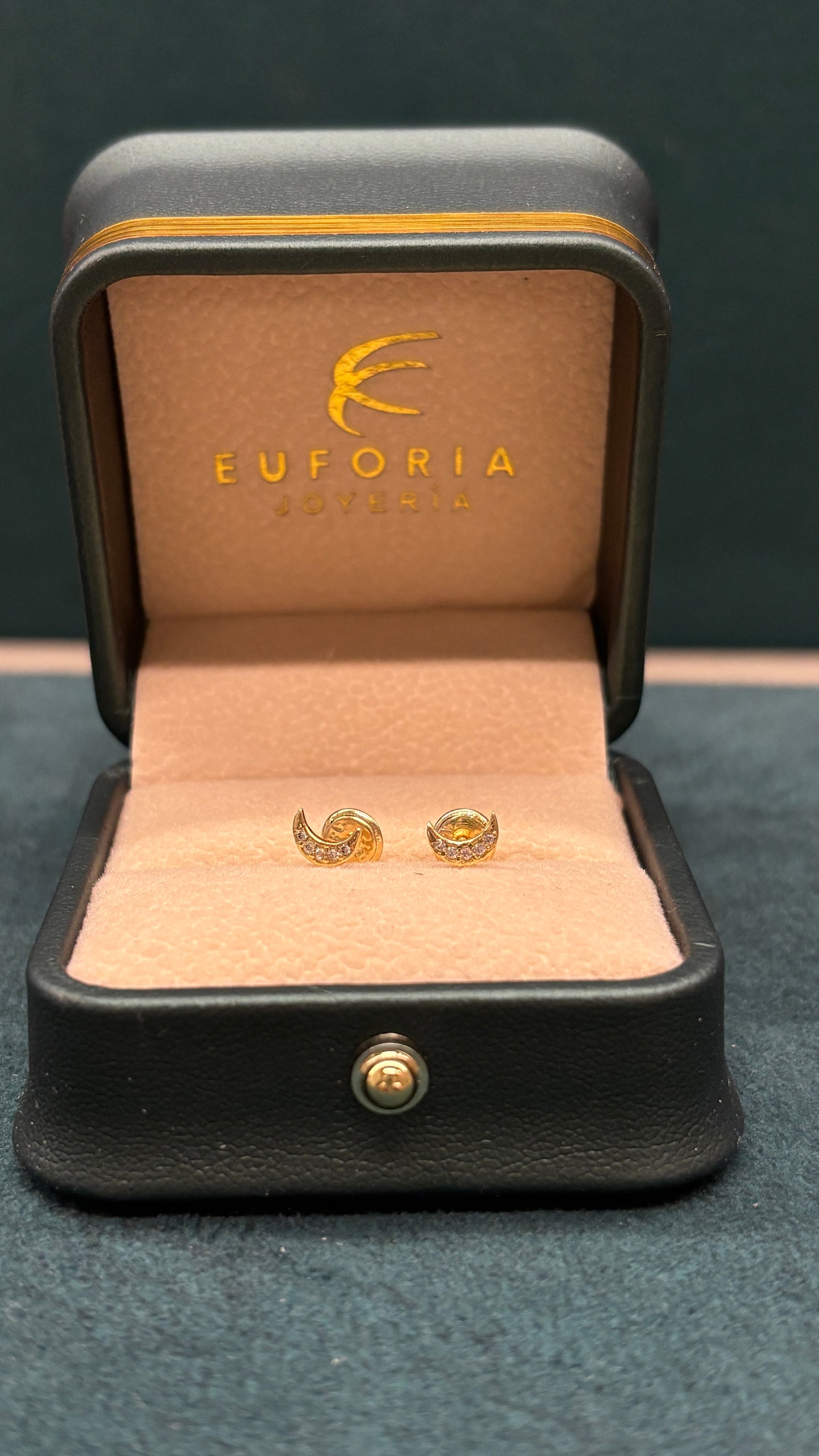 Topos forma de luna / Oro nacional - 0.6 gr