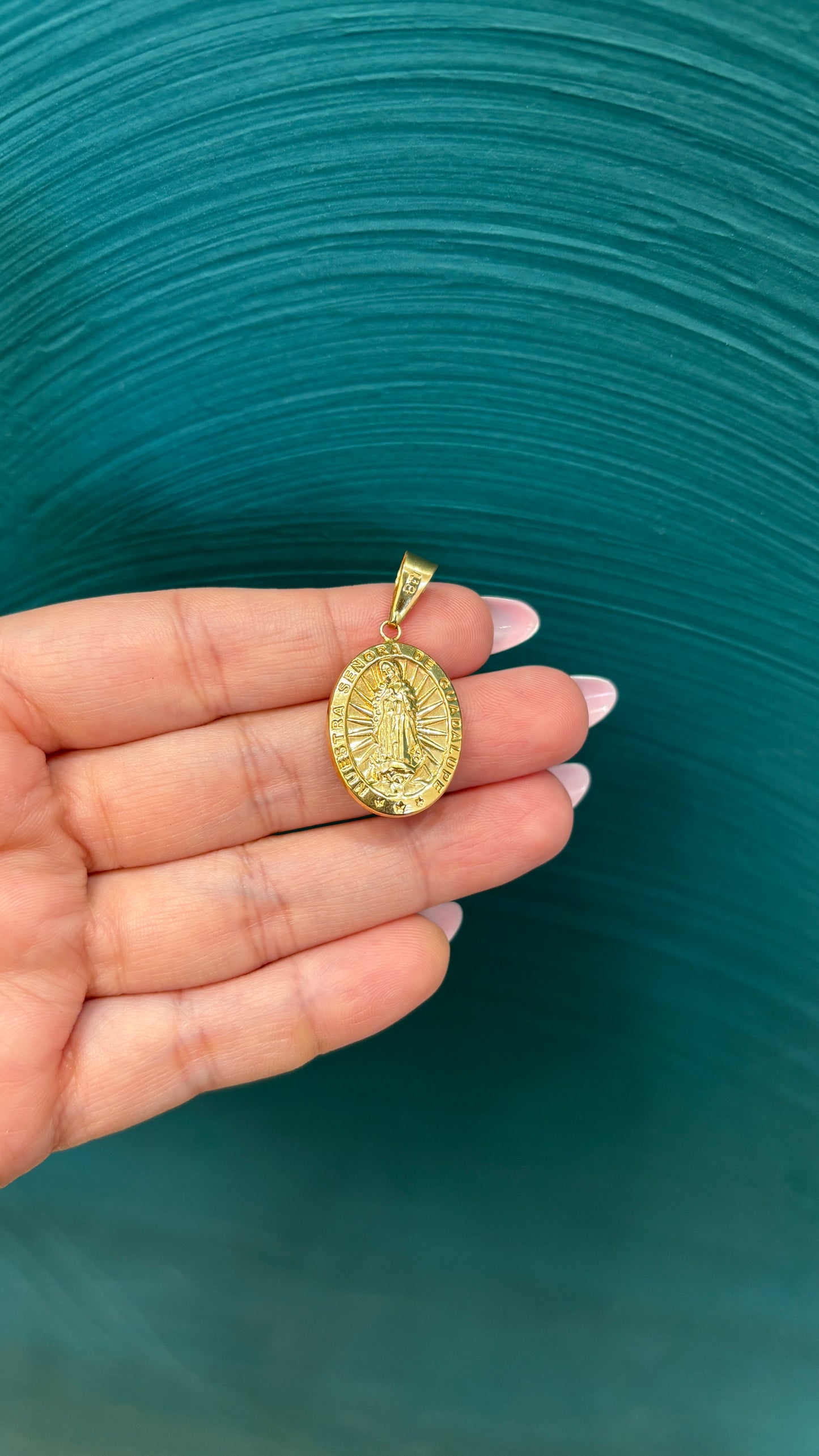 Dije virgen Guadalupe - Oro nacional / 2.1 gr