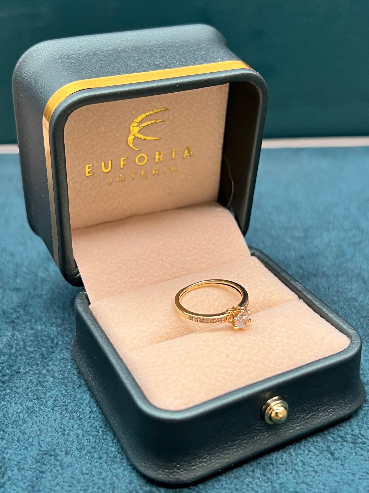 Anillo solitario para dama -Oro nacional / 1.6 Gr - 3 ¾