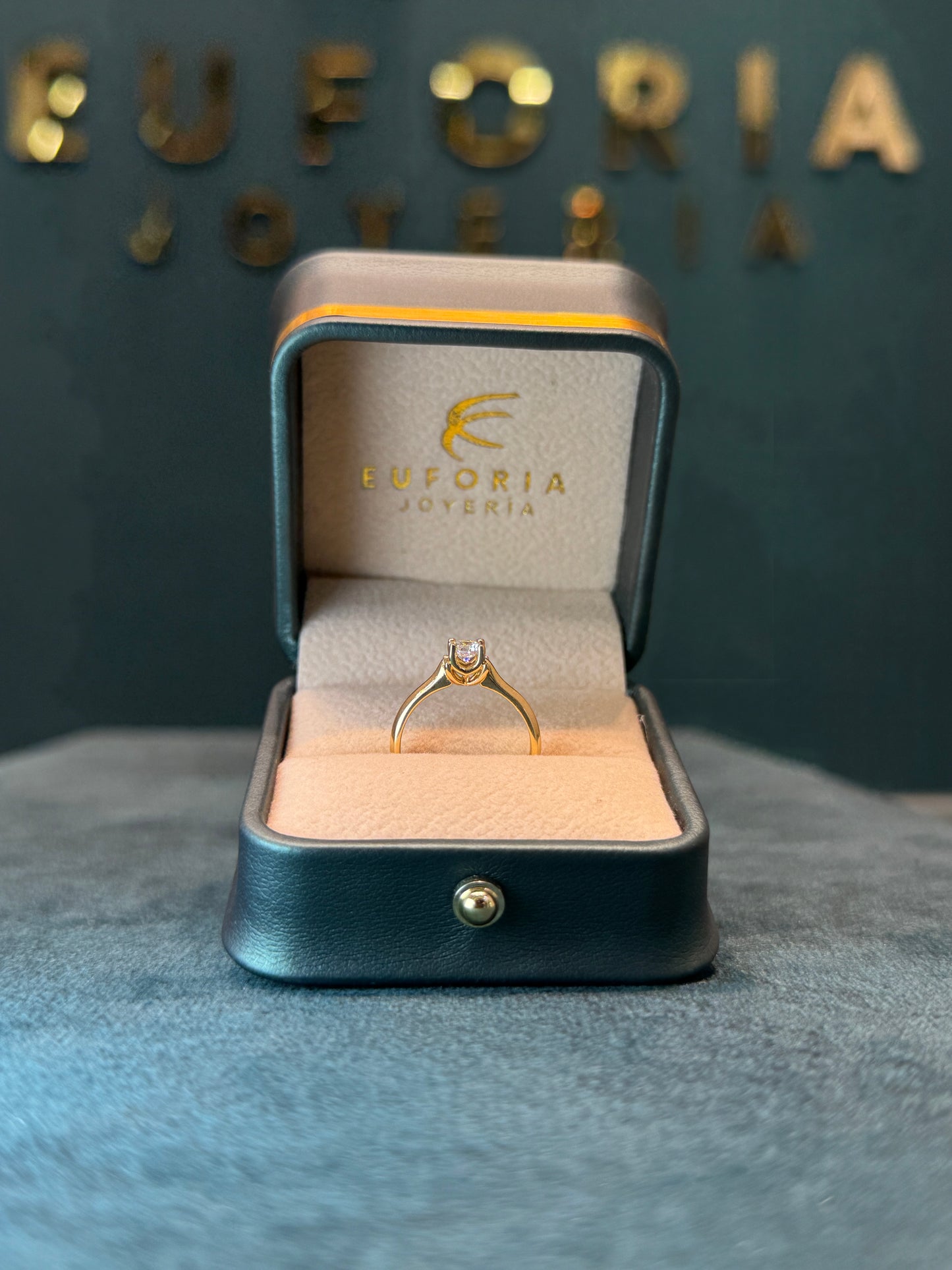 Anillo solitario circones / oro nacional